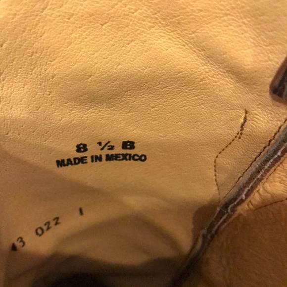 Cavender’s Gorgeous Distressed Brown Cowboy Boots - Picture 2 of 5